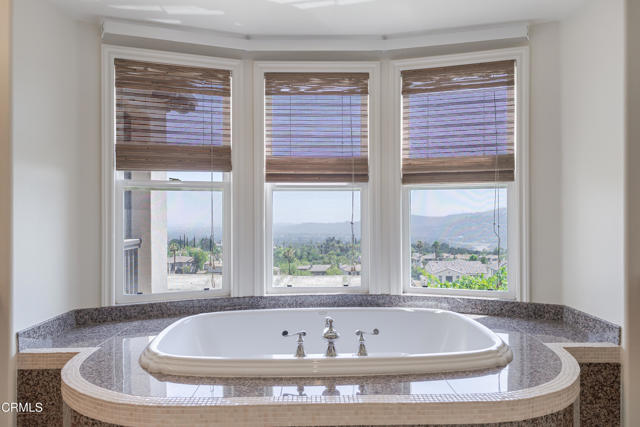 3911 Lilac Canyon Lane, Altadena CA: https://media.crmls.org/mediaz/05be8fdd-1bf1-4c80-ac1b-60c00881d44b.jpg