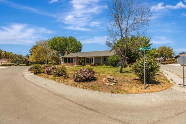 445 Marks Drive, Hollister CA: https://media.crmls.org/mediaz/05bea059-f6d3-41bd-87d9-45ba70fae13b.jpg