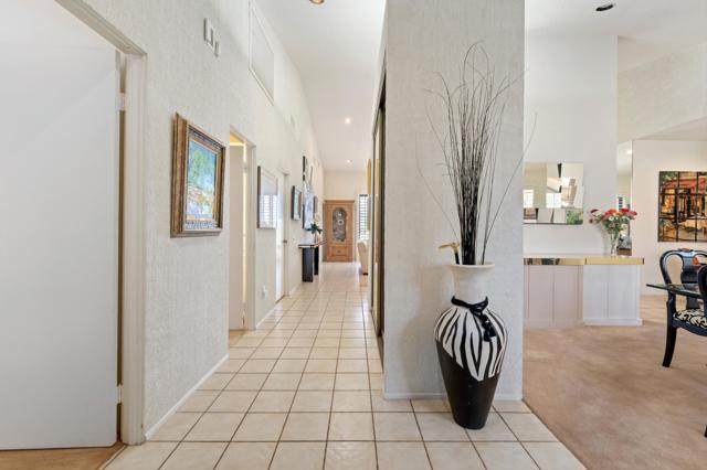 10109 Lakeview Drive, Rancho Mirage CA: https://media.crmls.org/mediaz/05bf570c-9d96-4aa3-9f93-c3c05ea63aba.jpg
