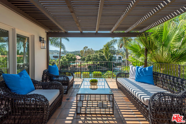 9928 Toluca Lake Avenue, Toluca Lake CA: https://media.crmls.org/mediaz/05bfc255-a108-43fa-87c4-806d63b40e06.jpg