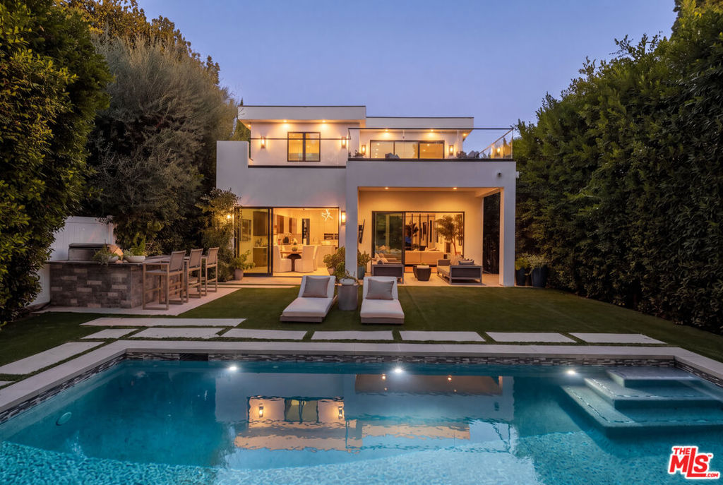 144 N Bowling Green Way — Modern