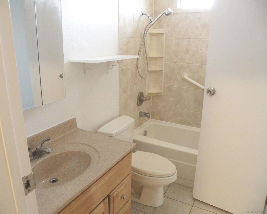 https://media.crmls.org/mediaz/05bfdb80-a0fb-425f-b375-377cee60a905.jpg?preset=X-Large