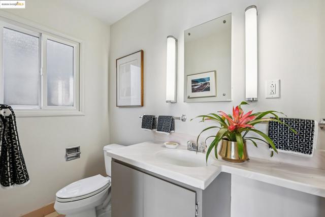 256 Cambridge Ave, Kensington CA: https://media.crmls.org/mediaz/05bfdeba-ff9a-48a4-9533-adf919c25305.jpg