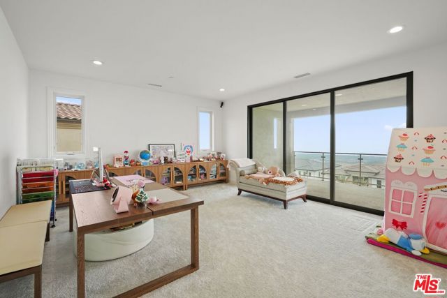 20244 W Albion Way, Porter Ranch CA: https://media.crmls.org/mediaz/05bff0a6-1391-4dce-ae57-51c03aea725b.jpg