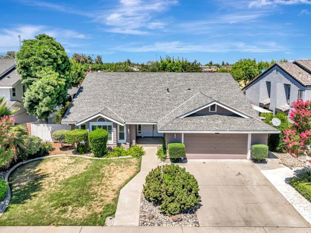 4025 Santa Maria Place, Turlock CA: https://media.crmls.org/mediaz/05bff541-50b8-46e5-91e2-8bee472c75d0.jpg