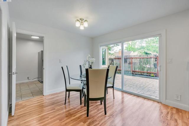 208 Siskiyou Ct, Walnut Creek CA: https://media.crmls.org/mediaz/05c005ca-197e-4264-91fc-ac5e766d80db.jpg
