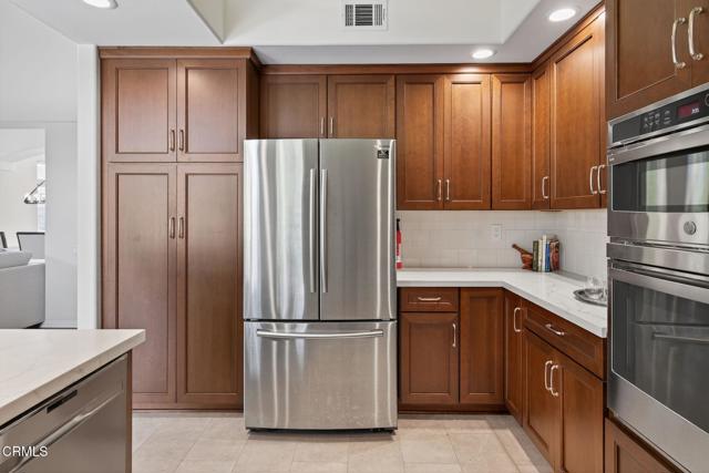 28 San Bernardino Avenue, Ventura CA: https://media.crmls.org/mediaz/05c02e05-6e76-48c5-8fa7-6525ff2a59ad.jpg