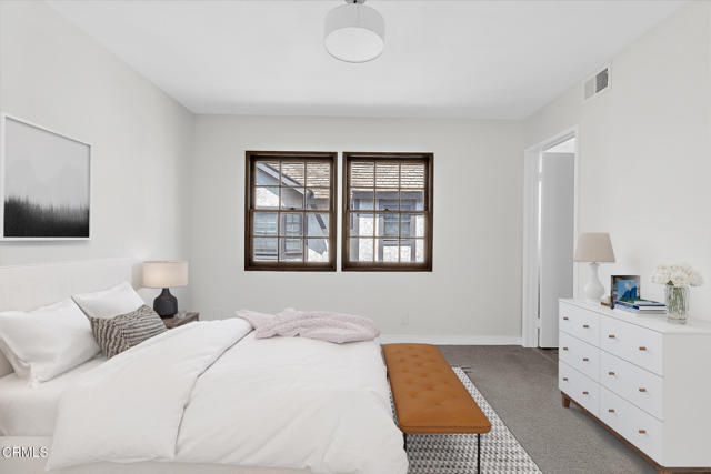 Detail Gallery Image 9 of 13 For 11940 Weddington St #19,  Valley Village,  CA 91607 - 2 Beds | 2/1 Baths