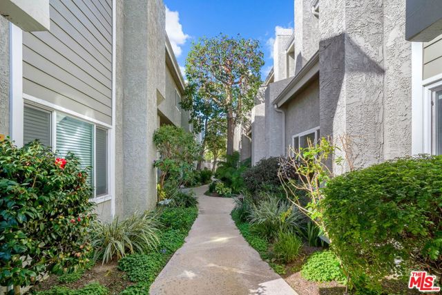 609 Meyer Lane, Redondo Beach, California 90278, 2 Bedrooms Bedrooms, ,1 BathroomBathrooms,Residential,Sold,Meyer,23239303