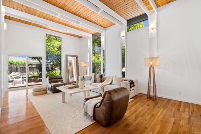 201 Yerba Buena Avenue, Los Altos CA: https://media.crmls.org/mediaz/05c08a2b-7899-4663-836d-90dc36063257.jpg
