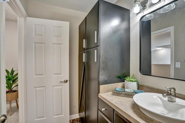 30 San Vicente Ct, Danville CA: https://media.crmls.org/mediaz/05c0c90b-2dbb-4ad4-9ec2-53b10a59250c.jpg