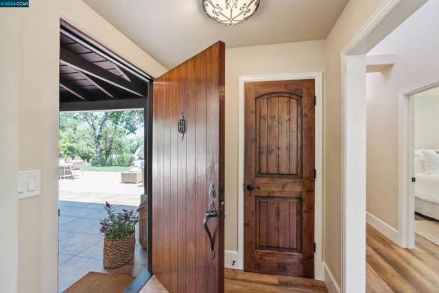 Image 4 of 42 For 850 Las Trampas Rd