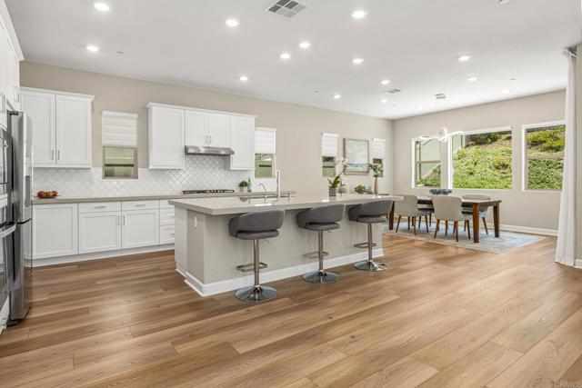 Detail Gallery Image 6 of 44 For 675 Westbrook Loop, San Marcos,  CA 92078 - 5 Beds | 4/1 Baths