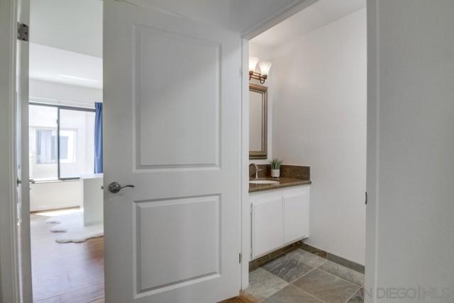 3319 Caminito Eastbluff, La Jolla CA: https://media.crmls.org/mediaz/05c16429-4935-496c-9d23-bf0eabc11f95.jpg