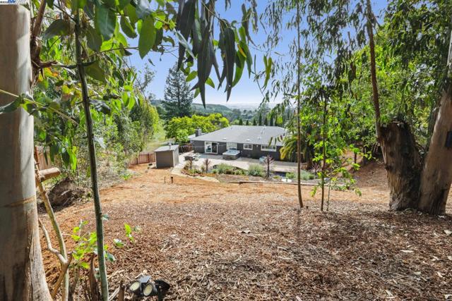 441 FOX HILLS COURT, Oakland CA: https://media.crmls.org/mediaz/05c17605-7769-441b-8474-d5f1e52af542.jpg