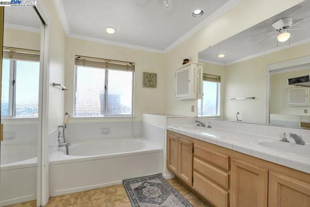 2218 Newport Ct., Discovery Bay CA: https://media.crmls.org/mediaz/05c18399-dbbe-4f42-a17b-8694ce571f3c.jpg