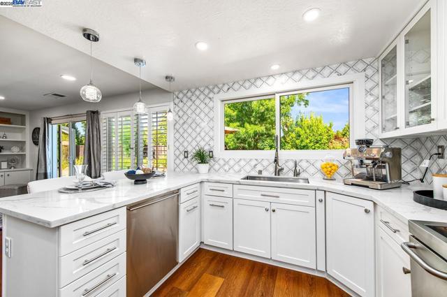 260 Mara Pl, San Ramon CA: https://media.crmls.org/mediaz/05c1f99a-406b-4370-9684-070c55508a0d.jpg
