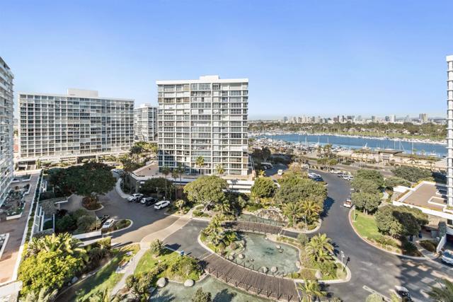 1780 Avenida Del Mundo, Coronado CA: https://media.crmls.org/mediaz/05c26e5a-3367-4668-b0d4-eaeecc35d5e6.jpg