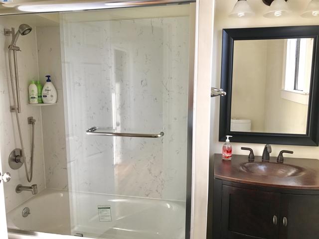 1707 Lincoln Ave, Alameda CA: https://media.crmls.org/mediaz/05c2d582-b666-4675-975b-409d7a11348d.jpg
