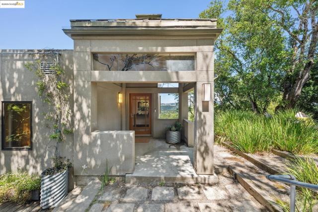 12688 Brookpark Road, Oakland CA: https://media.crmls.org/mediaz/05c2e63a-6c95-4386-bab6-4a4806f763b9.jpg