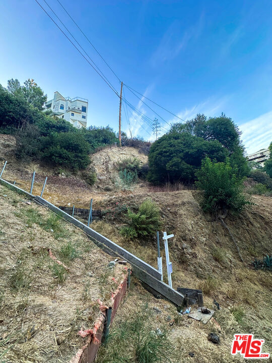 5897 Lorae Place, Los Angeles CA: https://media.crmls.org/mediaz/05c32f9d-7d49-4b16-a83d-001364bb939f.jpg