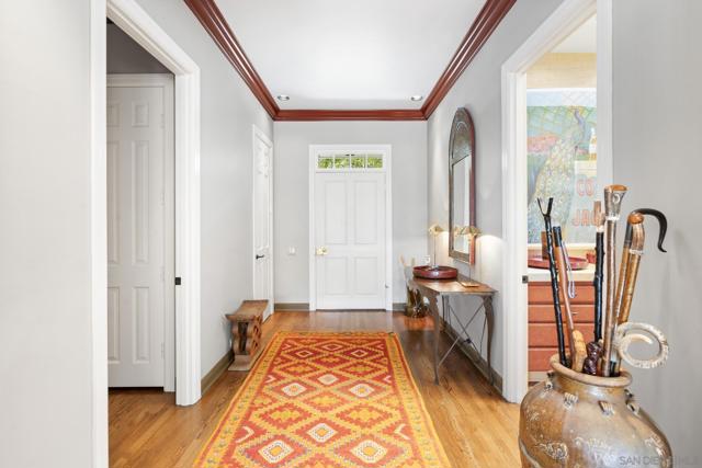 7612 Hillside Dr, La Jolla CA: https://media.crmls.org/mediaz/05c3c7b5-50e3-40e0-a02a-0a0f95e8a671.jpg