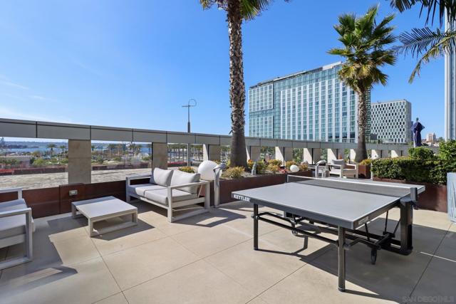 888 W E St, San Diego CA: https://media.crmls.org/mediaz/05c3dd97-c44f-4b07-821c-dd070dbe3a9c.jpg