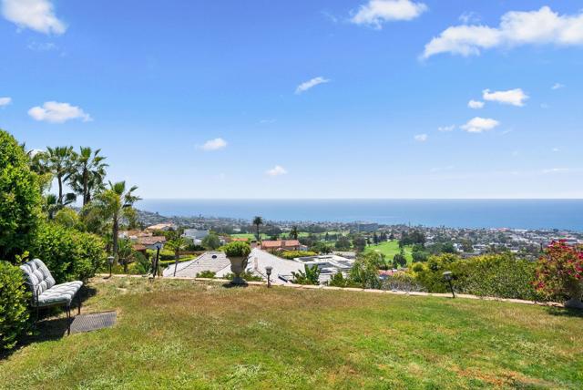 7330 Brodiaea Way, La Jolla CA: https://media.crmls.org/mediaz/05c405ac-06d1-42f2-bbf5-df1e667300ba.jpg