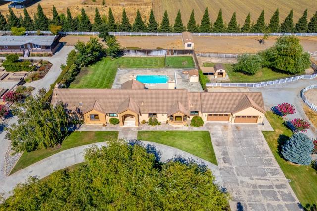 12320 Highland Estates Lane, San Martin CA: https://media.crmls.org/mediaz/05c4390f-27b0-4ef0-a161-3fdf40b4849a.jpg