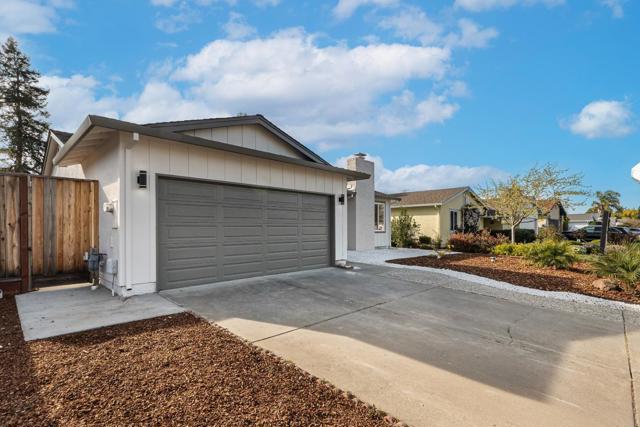 2877 Pelican Drive, Union City CA: https://media.crmls.org/mediaz/05c459ea-98b4-479a-9279-4ede39005a64.jpg