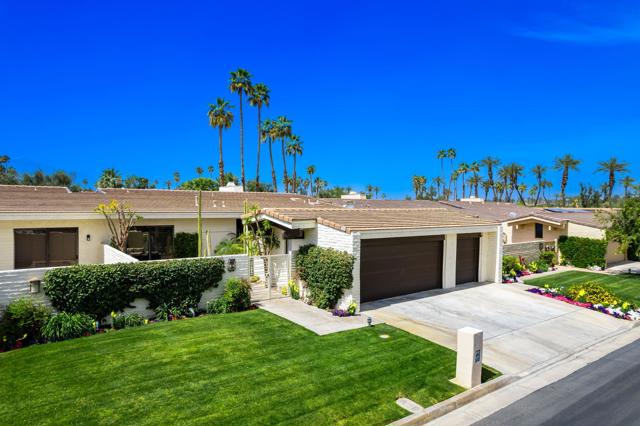 44837 Oro Grande Circle, Indian Wells CA: https://media.crmls.org/mediaz/05c46907-af31-4813-bd29-55de6a1f8571.jpg