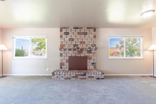 14510 Locust St, San Leandro CA: https://media.crmls.org/mediaz/05c47277-95de-4bc2-a5ef-563af1682f40.jpg