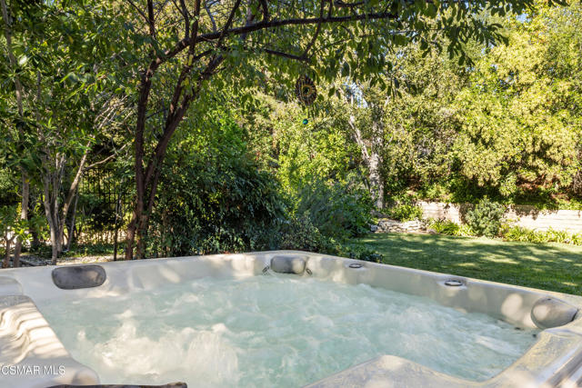 885 Rim Crest Drive, Westlake Village CA: https://media.crmls.org/mediaz/05c478de-02bf-4153-b320-9010a44cdf57.jpg