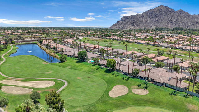 78079 Calle Norte, La Quinta CA: https://media.crmls.org/mediaz/05c4d939-e0aa-4095-976c-38667610da38.jpg