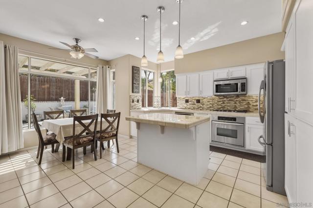 838 Masters Dr, Oceanside CA: https://media.crmls.org/mediaz/05c53326-419c-4b41-8a7b-bb580fd53b44.jpg