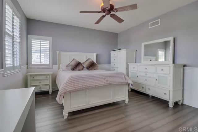 898 Padera Ct, Chula Vista CA: https://media.crmls.org/mediaz/05c58f39-f6ae-4dec-a067-84cee8b188a4.jpg