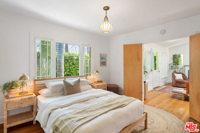 2311 Glencoe Avenue, Venice CA: https://media.crmls.org/mediaz/05c5d291-cbdf-4409-a193-641a73ea8c93.jpg