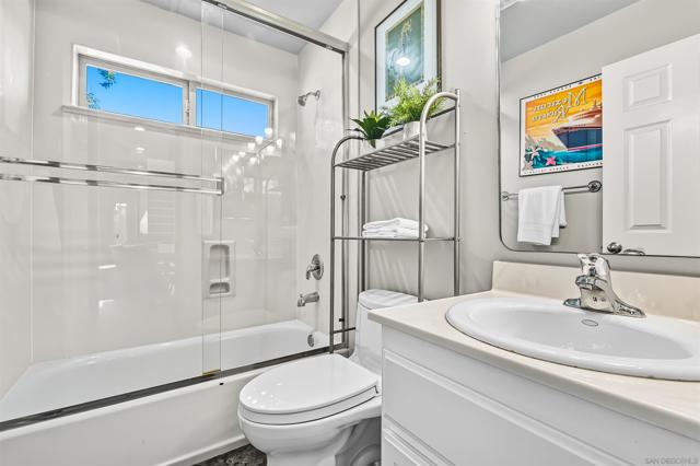 806 Redondo Ct, San Diego CA: https://media.crmls.org/mediaz/05c5ec03-d590-482a-a6cc-98009f6b012d.jpg