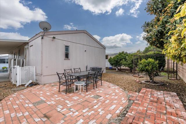 1501 Anza Avenue, Vista CA: https://media.crmls.org/mediaz/05c64799-517e-438f-86c5-33d9ec12c336.jpg
