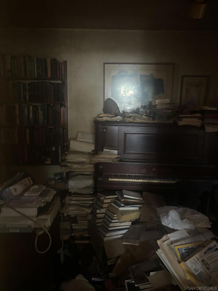 https://media.crmls.org/mediaz/05c64cec-a3a3-46af-a4c5-0d4887912b29.jpg?preset=X-Large