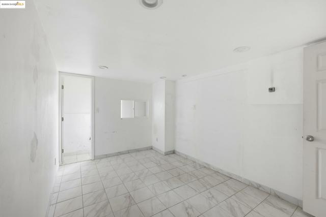 5449 Barrett Ave, El Cerrito CA: https://media.crmls.org/mediaz/05c6828a-15b6-4bb2-898a-81badd35f407.jpg