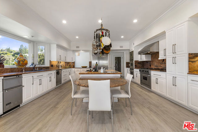7834 Electra Drive, Los Angeles CA: https://media.crmls.org/mediaz/05c736ef-e325-43cf-9232-67cb964b98d2.jpg