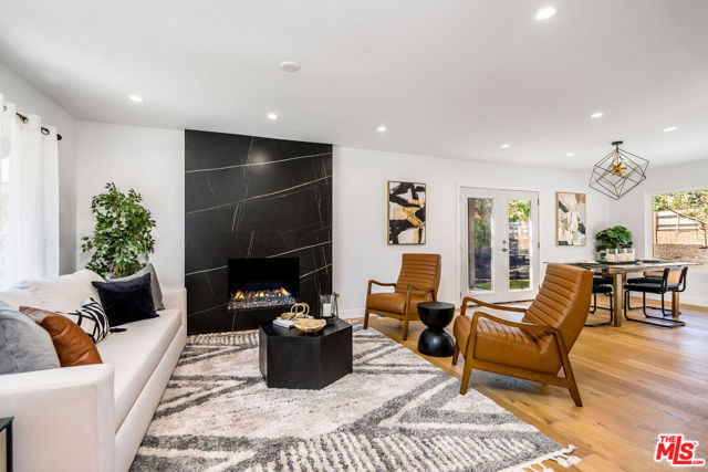 22357 Welby Way, Woodland Hills CA: https://media.crmls.org/mediaz/05c81272-ec18-4f0d-a13a-6d870e41b006.jpg