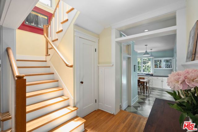813 Crestmoore Place, Venice CA: https://media.crmls.org/mediaz/05c84a57-8dc3-4322-ad4b-71a97d0624e1.jpg