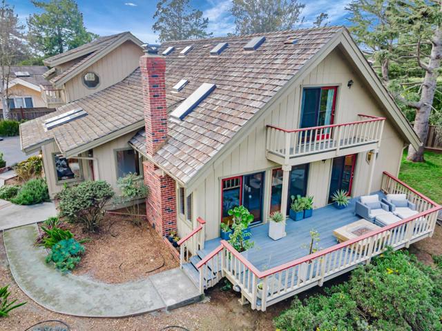 135 Seabreeze Place, Aptos CA: https://media.crmls.org/mediaz/05c84ebb-569d-4207-8518-ebeaa876b634.jpg