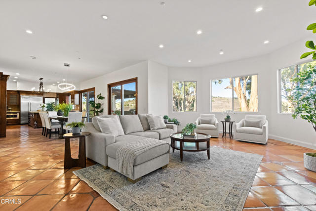 13045 Ripple Creek Lane, Camarillo CA: https://media.crmls.org/mediaz/05c88aa2-8fd8-44db-9212-799118a4087e.jpg