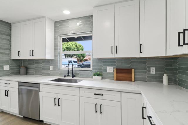 3243 Carolyn Circle, Oceanside CA: https://media.crmls.org/mediaz/05c8c46d-7795-4eee-8fdf-3649155afe72.jpg