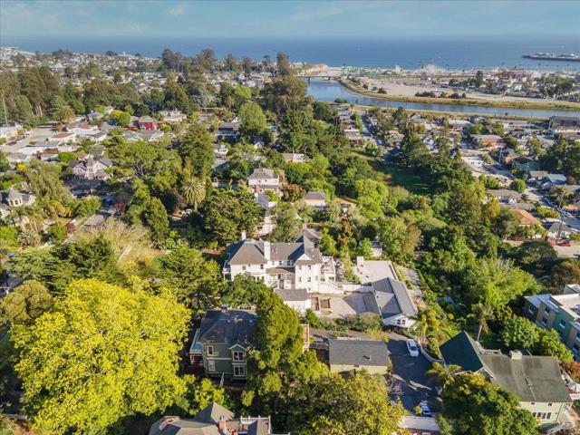 311313 Ocean View Avenue, Santa Cruz CA: https://media.crmls.org/mediaz/05c8c891-6a43-444b-b8bd-b30d4b5de2b8.jpg