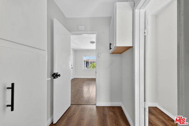 4777 San Vicente Boulevard, Los Angeles CA: https://media.crmls.org/mediaz/05c92624-d464-4ea5-9880-4124e75c6865.jpg