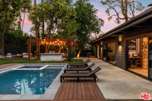 5831 Elba Place, Woodland Hills CA: https://media.crmls.org/mediaz/05c93cc6-8bc9-481e-be3f-052b88f0d2b5.jpg